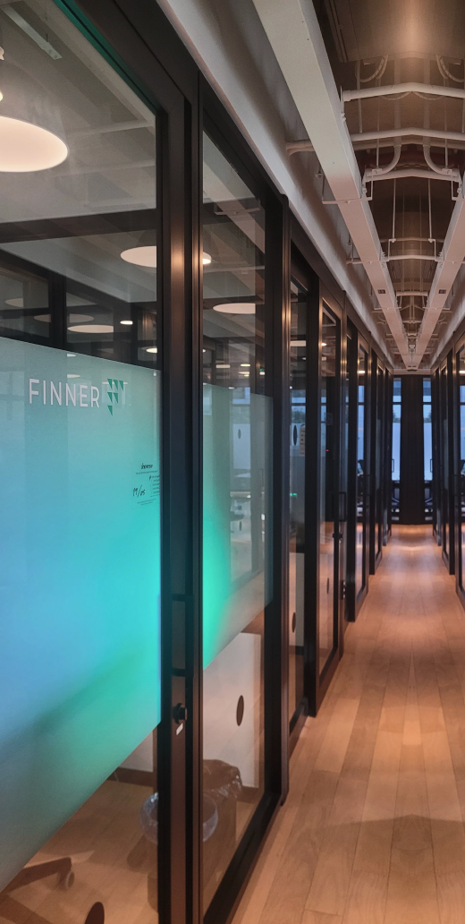 Escritório da Finner — ambiente de trabalho da equipe